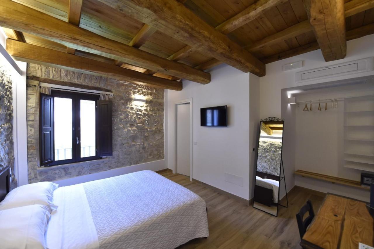 פונדי Le Benedettine Affittacamere Relais מראה חיצוני תמונה