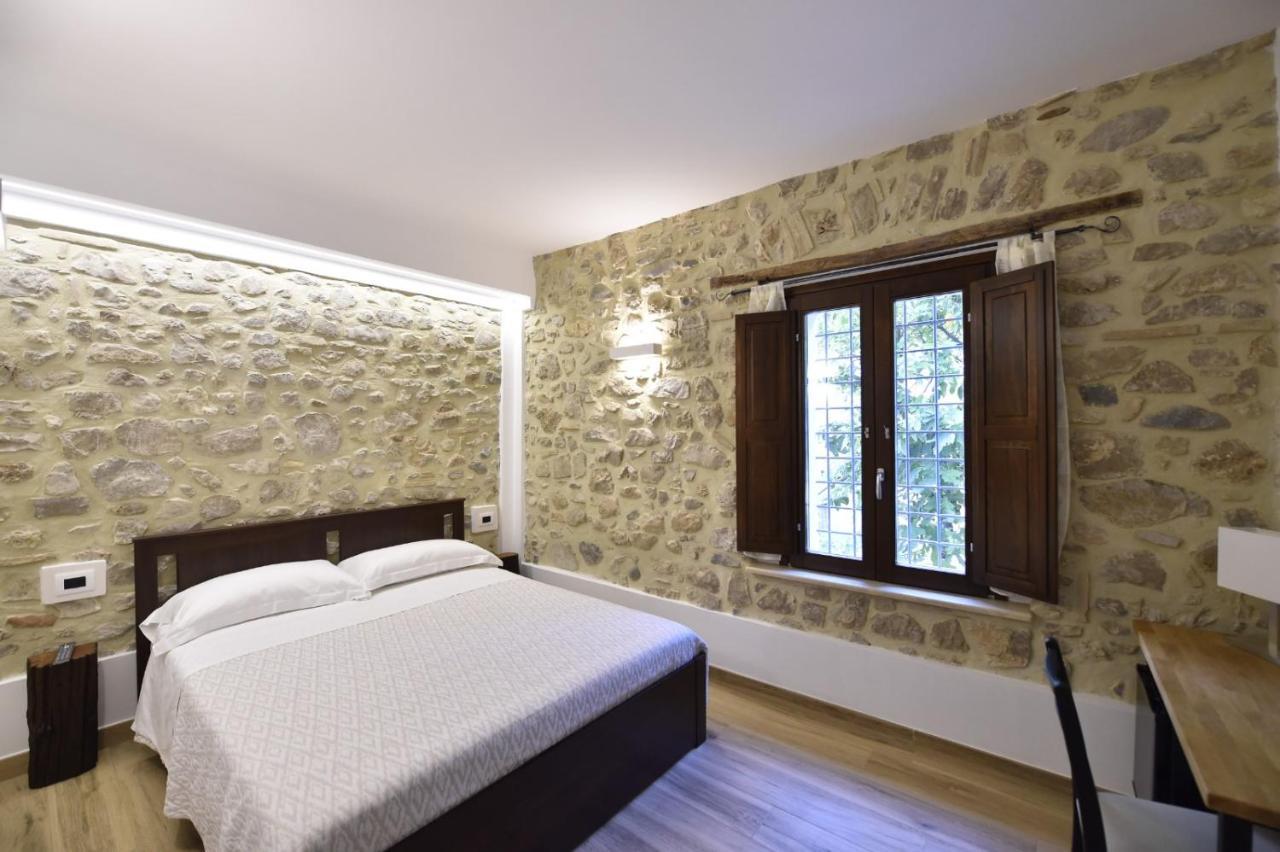 פונדי Le Benedettine Affittacamere Relais מראה חיצוני תמונה
